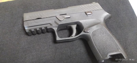 Vendo pistola Sig Sauer P 320 C cal. 9 pb de reestreno. Grip tamaño medio. Maletín y tres cargadores. 100