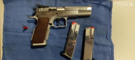 vendo tanfoglio limited pro 919 de 9mm 
viene con dos cargadores y el interior EXTREEM
PRECIO: 900€ mas 02