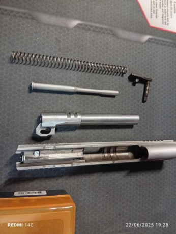vendo tanfoglio limited pro 919 de 9mm 
viene con dos cargadores y el interior EXTREEM
PRECIO: 900€ mas 10