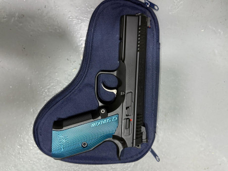 SE VENDE:

 *Pistola CZ SHADOW 2,* prácticamente de reestreno, solo 100 disparos.

3 cargadores, maletin 01