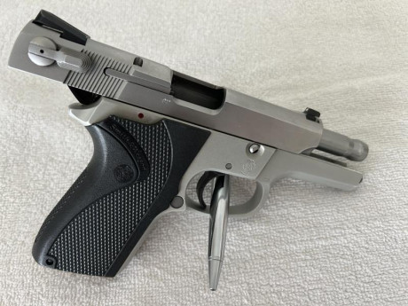 Se pone a la venta pistola semiautomática Smith & Wesson 6906, en calibre 9mm  Parabellum. El arma 02