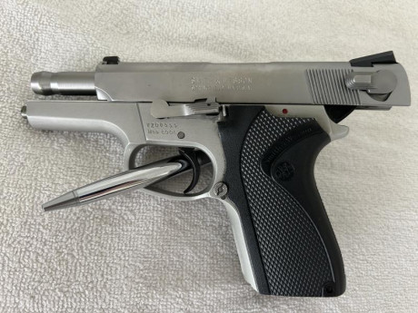 Se pone a la venta pistola semiautomática Smith & Wesson 6906, en calibre 9mm  Parabellum. El arma 01