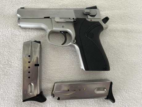 Se pone a la venta pistola semiautomática Smith & Wesson 6906, en calibre 9mm  Parabellum. El arma 00