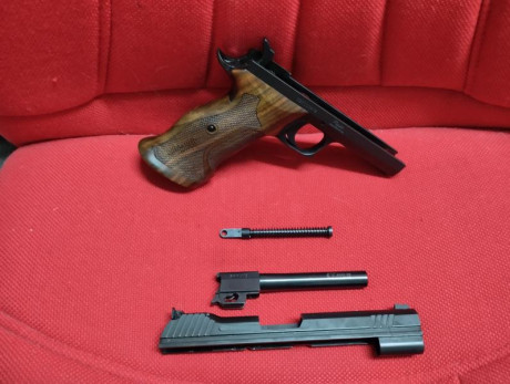 Vendo Sig Sauer P210 de cinco pulgadas. Comprada nueva el 07/04/2025. Totalmente nueva. Va con maletín 22