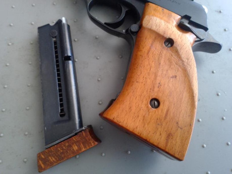 Cachas ambidiestro o para Zurdo y 1 cargador de la pistola Astra ts22 valido para el modelo constable 00