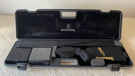 Vendo Browning B 725 proSport, culata de zurdo, un año, ha disparado menos de un cajón, en excelente estado 01