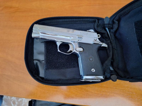 En perfecto estado de funcionamiento; un poco desgastado el cromado porque el anterior propietario la 02