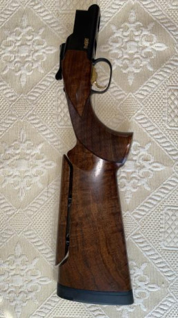 Vendo Browning B 725 proSport, culata de zurdo, 76 de cañón, un año, ha disparado menos de un cajón, en 10