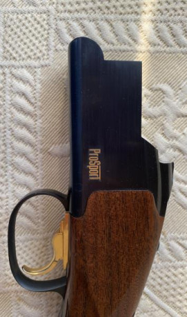 Vendo Browning B 725 proSport, culata de zurdo, 76 de cañón, un año, ha disparado menos de un cajón, en 21