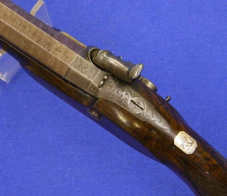 Voy a colocar unas fotos de un arma larga alemana de llave de mecha del siglo XVI. 71