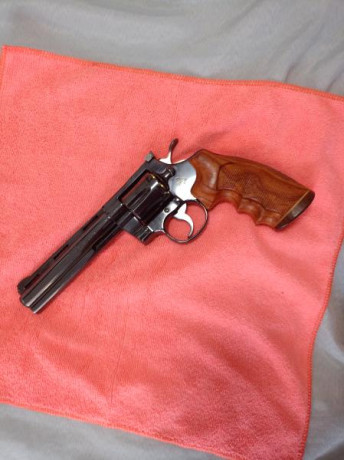 Buenas compañero, busco una 9 mm  sig sauer p226 o tanfoglio para ofrecerle trato por un revolver colt 02