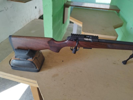 Buenas,

Pues eso, que vendo una carabina CZ 457 en calibre 17hmr y cañón pesado varmint de 20 pulgadas.
Precio 01