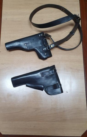 Hola a todos. Vendo estas dos fundas para Star grande, una de ellas con correaje. Están en muy buen estado. 01