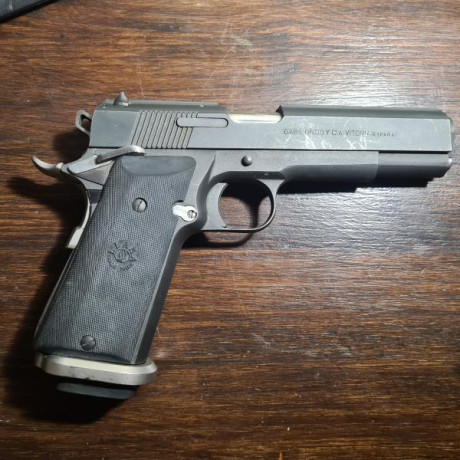 Vendo pistola llama IX-C en calibre 45 acp. Esta bien cuidad para los años que tiene. Dos cargadores.
Precio 00