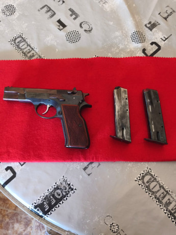 Buenos días un compañero del club canvia una Norinco 9 mm tres cargadores modelo cz75 cambio por revolver 02