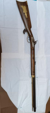 Vendo rifle de avancarga estilo Hawken con paso de estría intermedio para disparar con bala o bola y calepino 01