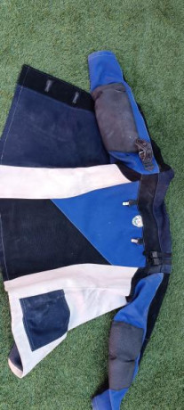 Vendo chaqueta de tiro Anschutz poco uso. Está en Sevilla.  
Precio 100 € portes incluidos
Por favor interesados 02