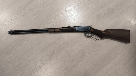 Un amigo me pide la anuncie este rifle, con pistolet y 24" de cañón, raro de ver, estado muy bueno, 01