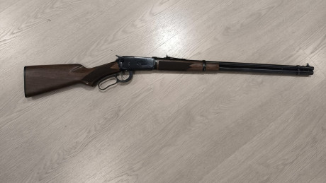 Un amigo me pide la anuncie este rifle, con pistolet y 24" de cañón, raro de ver, estado muy bueno, 00