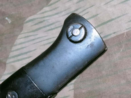 Vendo bayoneta para fusil Mauser Kar 98
la bayoneta no coincide la hoja con la funda, no esta oxidada 10