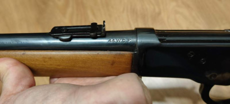 Hola, pongo en venta el rifle de un amigo mío que me lo ha pedido, se trata de un Winchester original 12