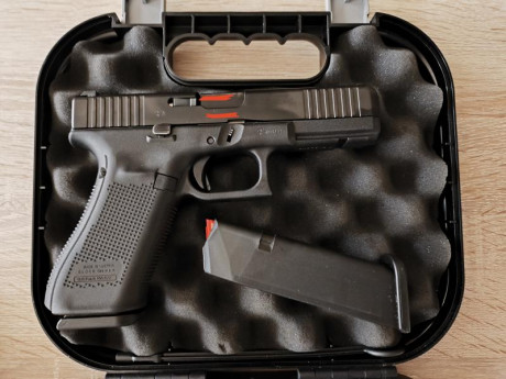 Glock con muy poco uso (1000 disparos aproximadamente), comprada en 2023, se encuentra guiada con licencia 02