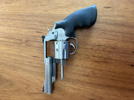 Revolver Smith Wesson modelo 620 calibre 357/38 spl. Absolutamente impecable, muy pocos disparos, de capricho.
Un 00