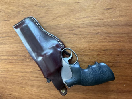 Revolver Smith Wesson modelo 620 calibre 357/38 spl. Absolutamente impecable, muy pocos disparos, de capricho.
Un 11