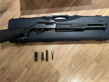 Vendo escopeta de corredera del .12,  cañón liso 51cm , chokes Cyl , 1* y Full, freno de boca/puertas, 01