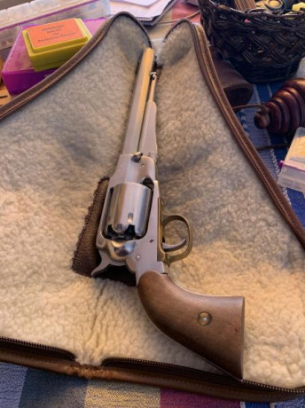 Hola,

Vendo este magnífico revolver de Uberti con todos los accesorios y repuestos de las fotos:

Soporte 01
