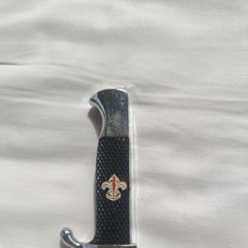 Antiguo cuchillo original de la marca MUELA con la inscripción SIEMPRE LISTO bajo la flor de lis esmaltada.

Hoja 02
