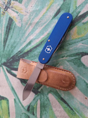 Buenos días compañeros,

Pongo a la venta estos cuchillos y navajas de mi colección, todos sin ningún 90
