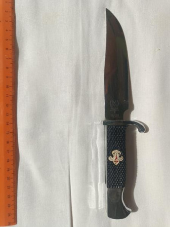 Antiguo cuchillo original de la marca MUELA con la inscripción SIEMPRE LISTO bajo la flor de lis esmaltada.

Hoja 11