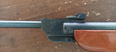 Un compañero vende esta carabina Gamo (De las de antes) todo acero y madera,calibre 4,5
Con un visorcete 01