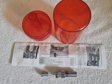 Hola vendo recalibrador LEE de vainas ref. 90487 NUEVO. Precio 15 euros más portes. Tlf. 607609326. 02