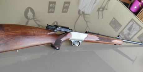 Rifle Blaser R93 de madera en calibre 30.06 en muy buen estado con soporte para bipode apartan. 2550e.

Posibilidad 00