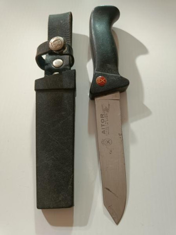 Antiguo cuchillo AITOR fabricado en España sobre los años 70.

Marca grabada en la hoja AITOR - STAINLEX 02
