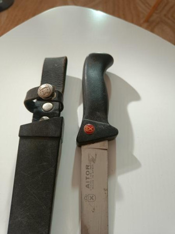 Antiguo cuchillo AITOR fabricado en España sobre los años 70.

Marca grabada en la hoja AITOR - STAINLEX 01