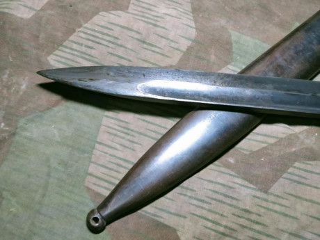 Vendo bayoneta para fusil Mauser Kar 98
la bayoneta no coincide la hoja con la funda, no esta oxidada 32