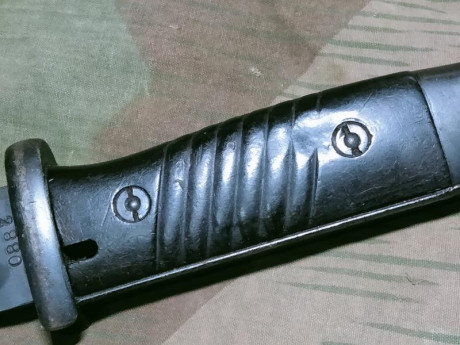 Vendo bayoneta para fusil Mauser Kar 98
la bayoneta no coincide la hoja con la funda, no esta oxidada 31
