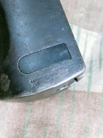 Vendo bayoneta para fusil Mauser Kar 98
la bayoneta no coincide la hoja con la funda, no esta oxidada 41