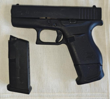 Se vende pistola Glock 43 en 9×19 mm, en muy buen estado y con pocos disparos (menos de 50).
Incluye:
– 01