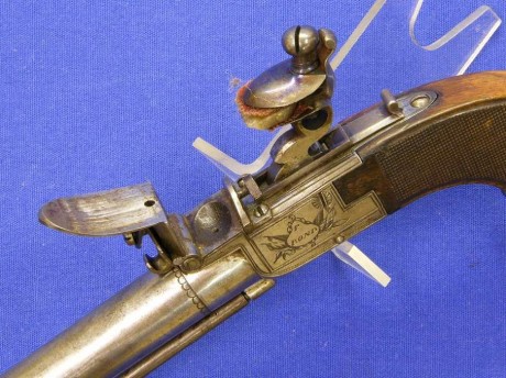 Voy a colocar unas fotos de un arma larga alemana de llave de mecha del siglo XVI. 121