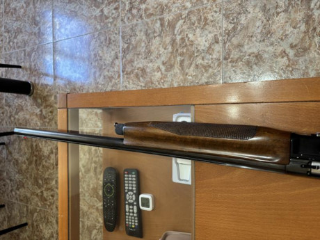 Vendo esta escopeta por limpiar armero, el arma está en Ciudad Real precio 300 euros, más envío si fuera 01