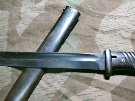 Vendo bayoneta para fusil Mauser Kar 98
la bayoneta no coincide la hoja con la funda, no esta oxidada 101
