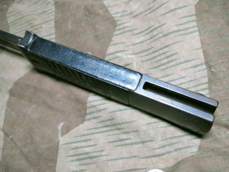 Vendo bayoneta para fusil Mauser Kar 98
la bayoneta no coincide la hoja con la funda, no esta oxidada 100