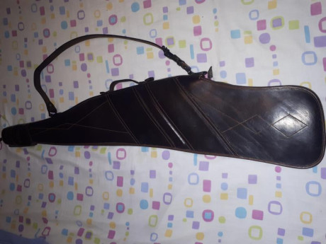 Funda nueva sin uso, modelo española de rey pavon. Para rifle con o sin visor.
Color marron castaña ,con 10