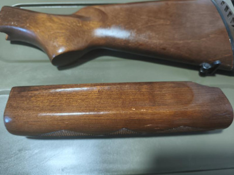 Se vende en buen estado culata y guardamanos de madera para la mossberg 590-500 01