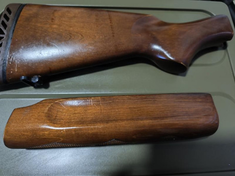 Se vende en buen estado culata y guardamanos de madera para la mossberg 590-500 00