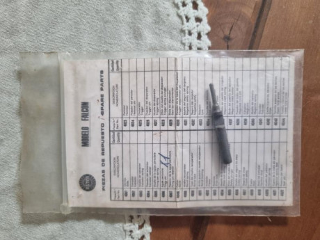 Se vende aguja percutora de Pistola ASTRA FALCON nueva, precio 15 euros más portes. Tlf.607609326. 01